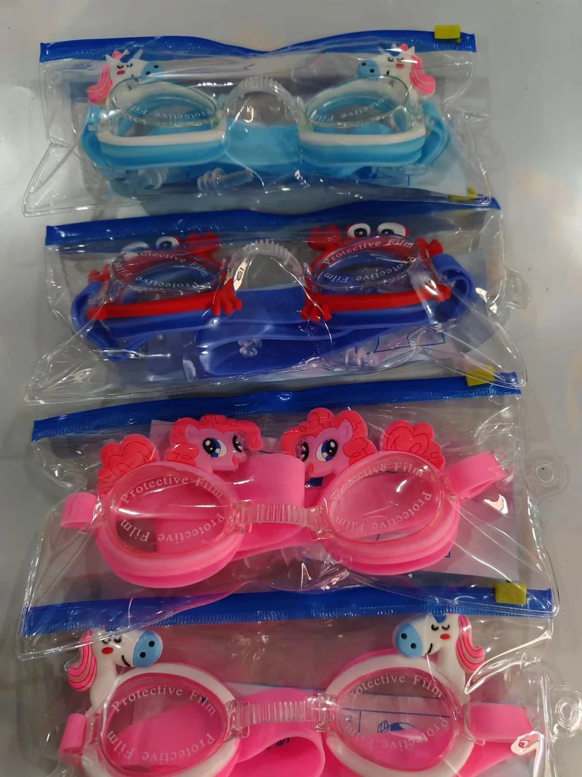 Complete view of swim goggles model pvc4700