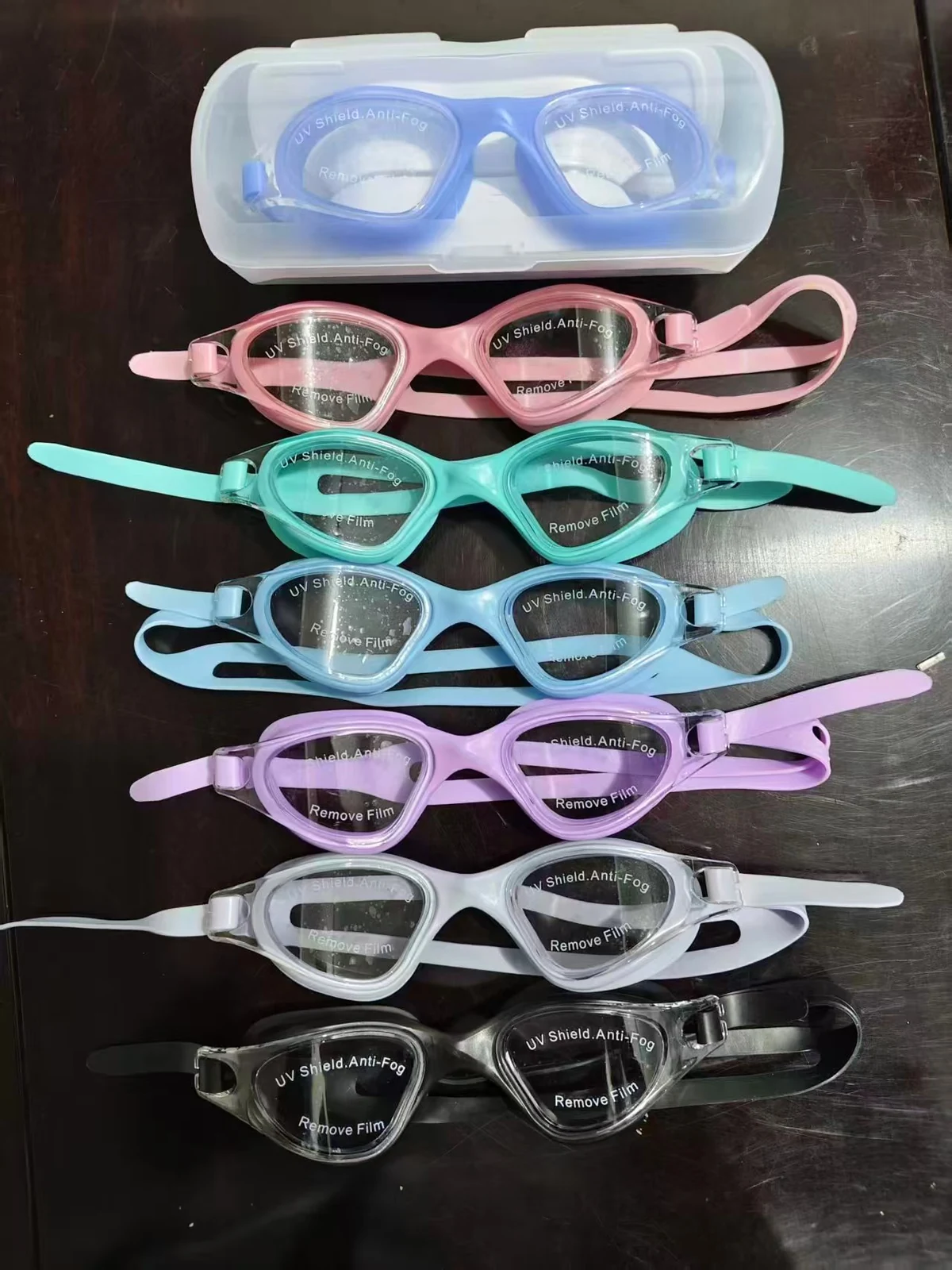 Complete view of swim goggles model 9500