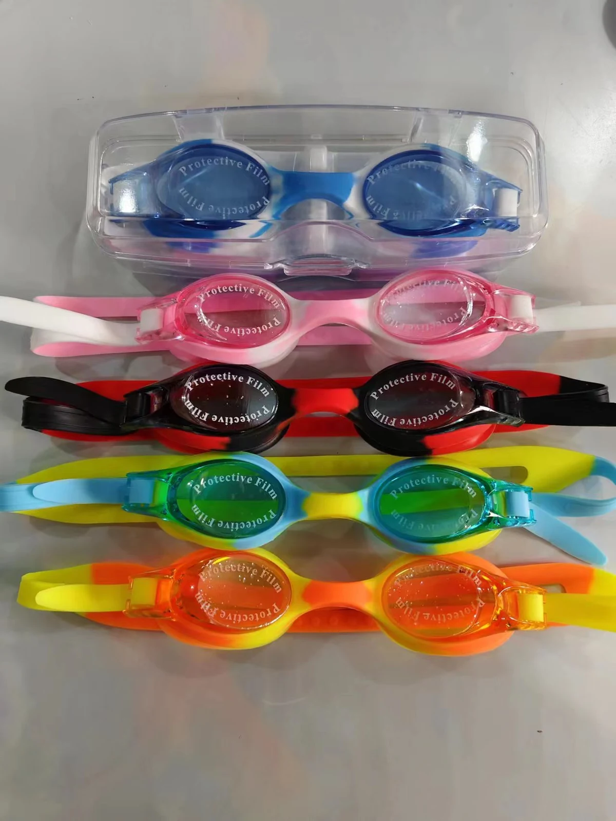 Complete view of swim goggles model 1810