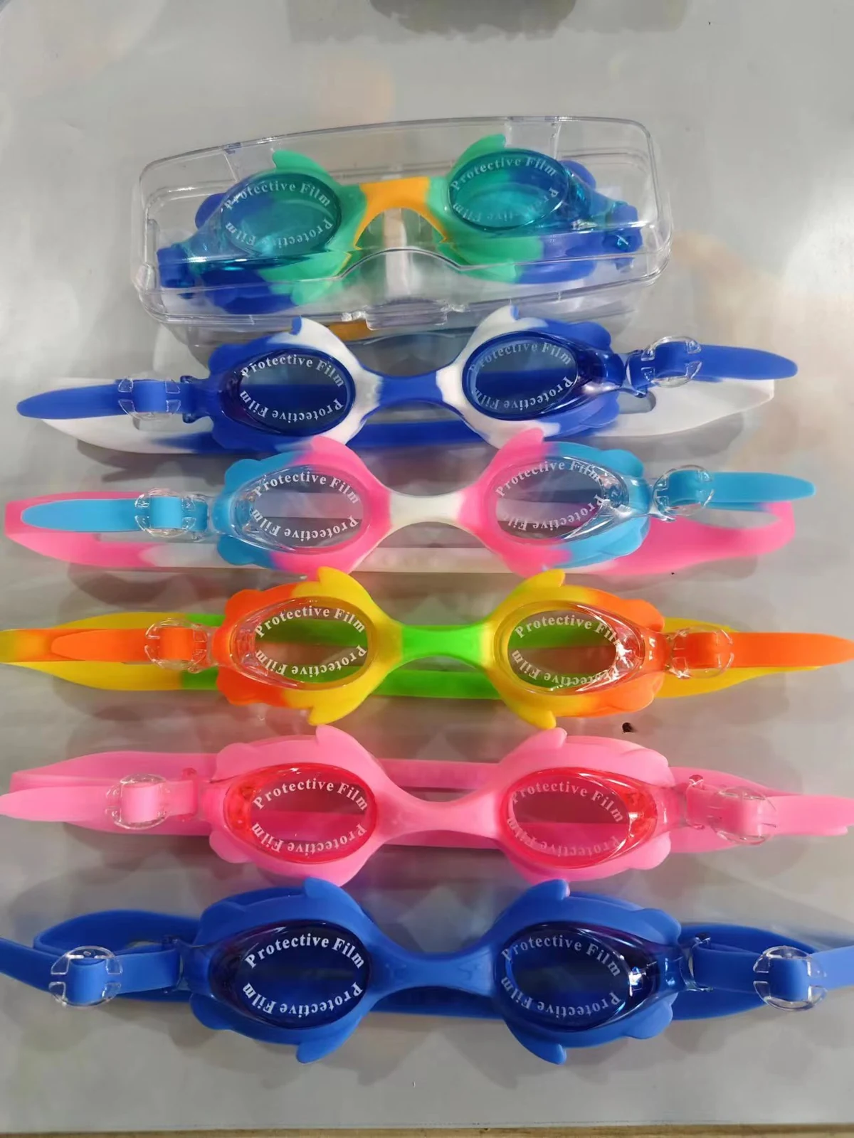 Complete view of swim goggles model 4500