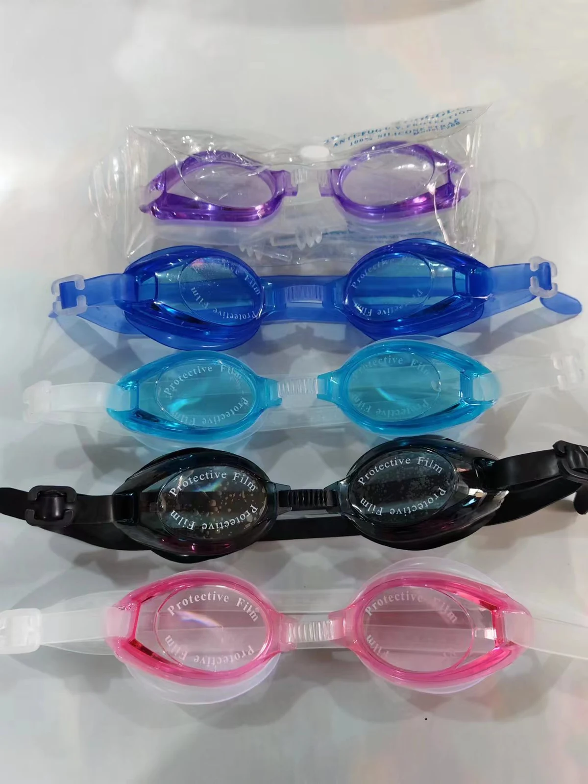 Complete view of swim goggles model 268