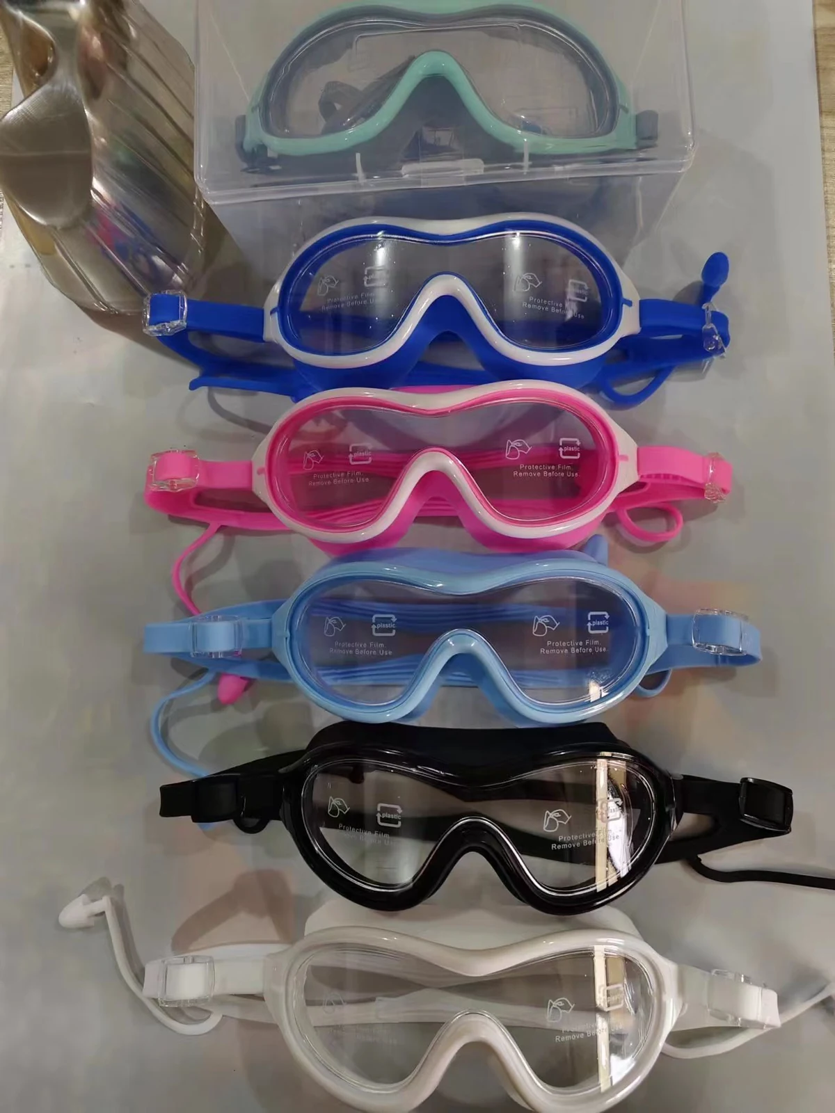 Complete view of swim goggles model 9800