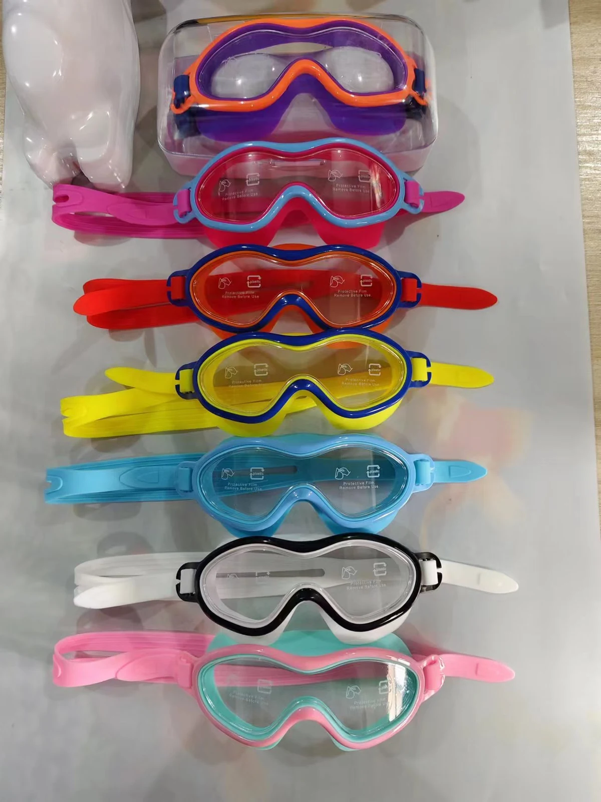 Complete view of swim goggles model 9600