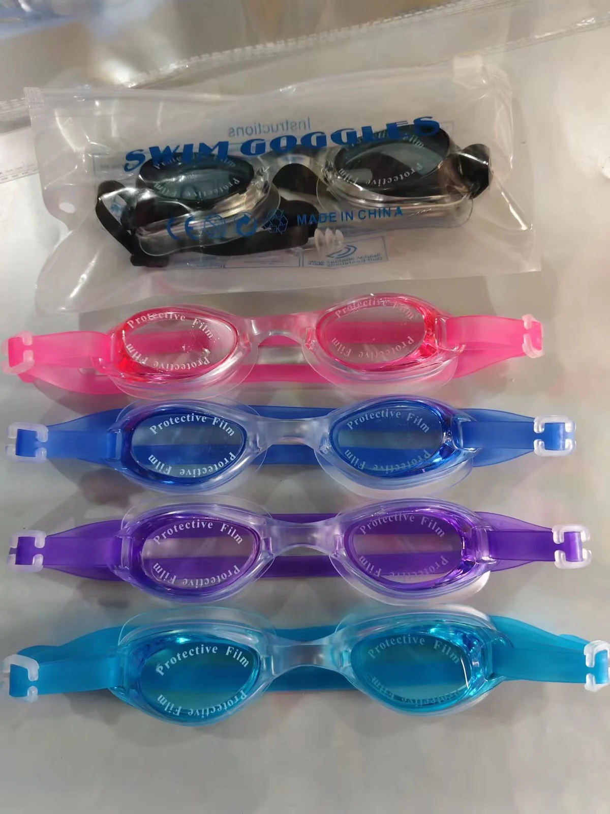 Complete view of swim goggles model pe1600