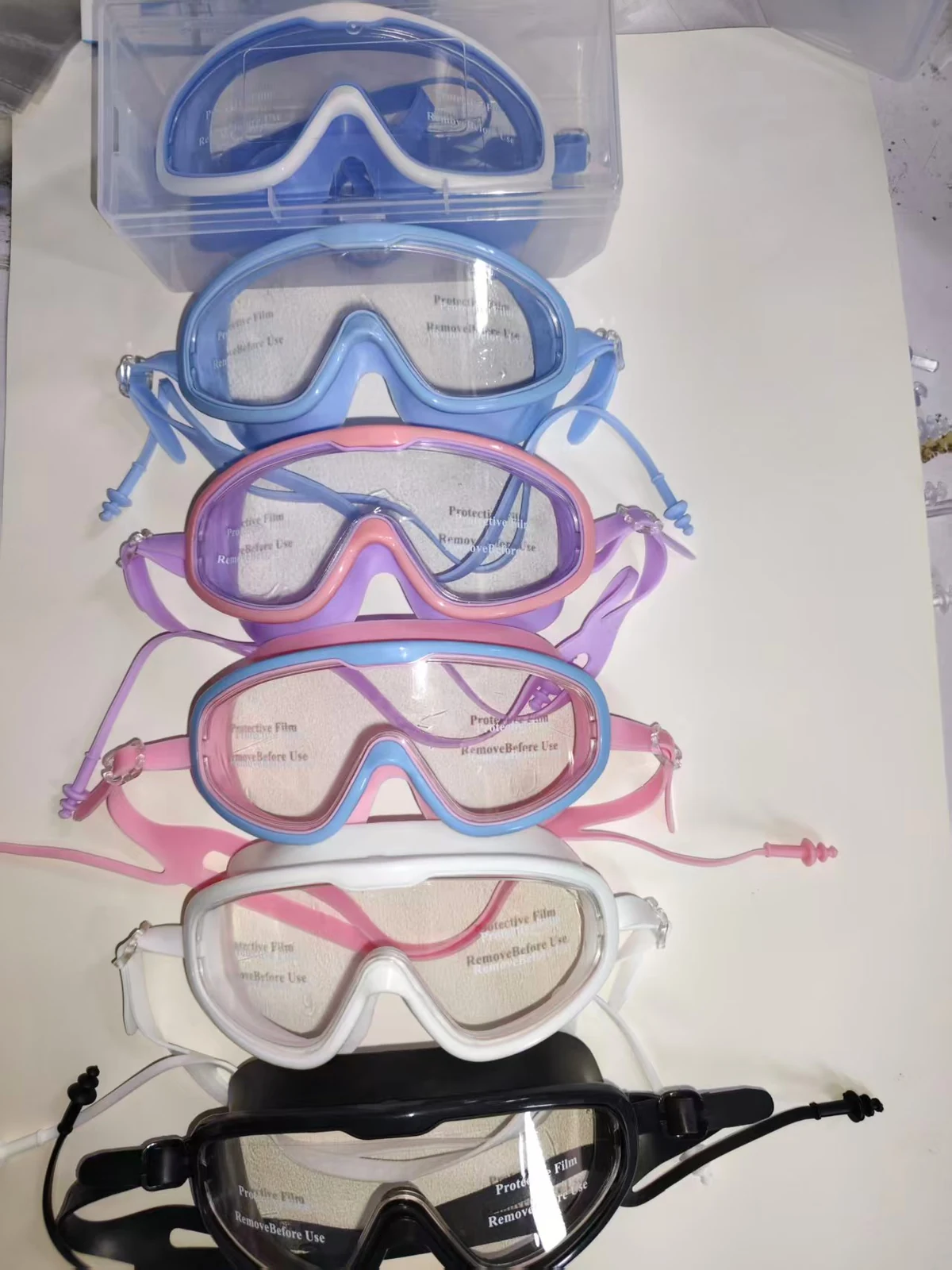 Complete view of swim goggles model 6700