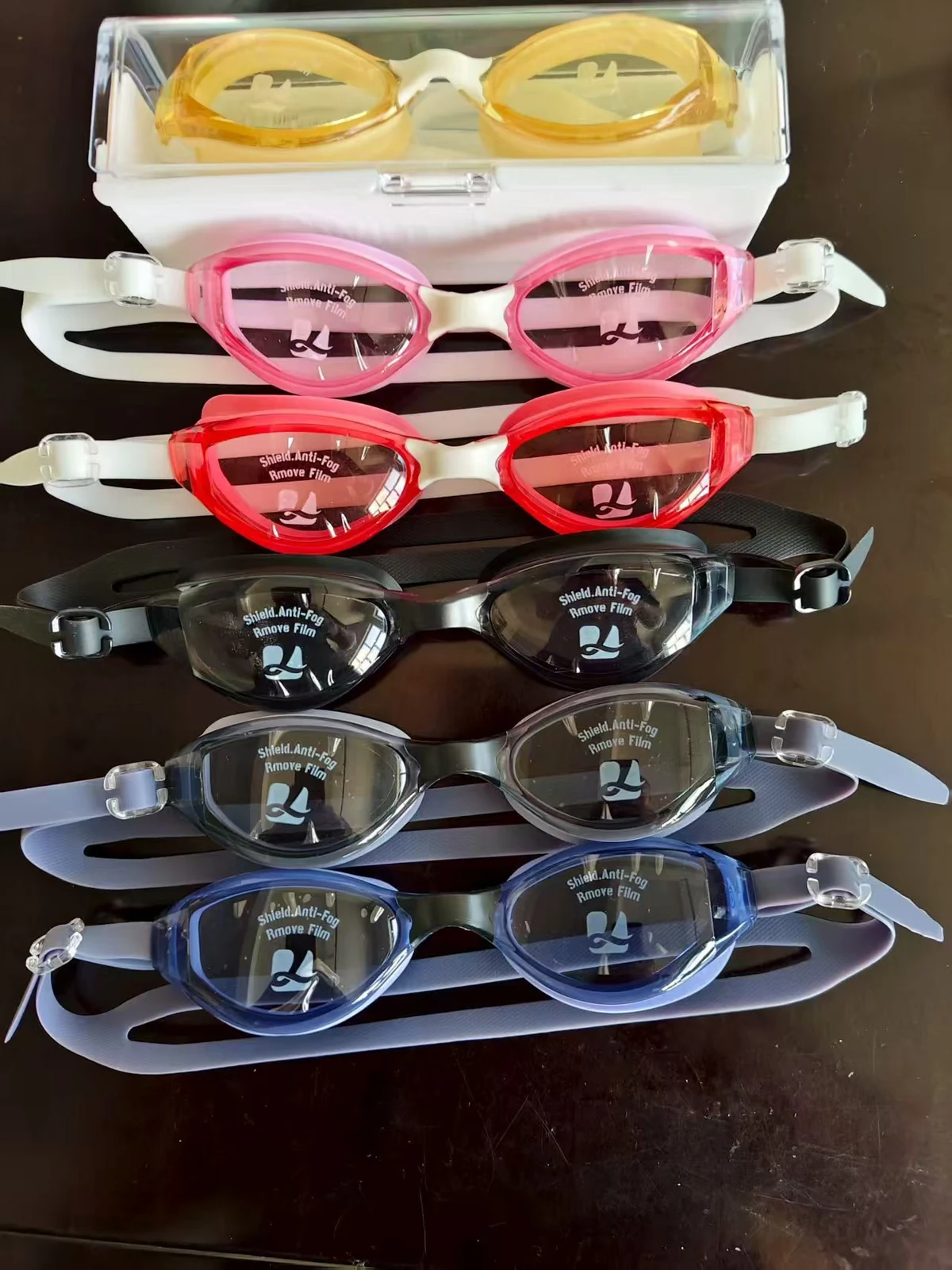 Complete view of swim goggles model 1860