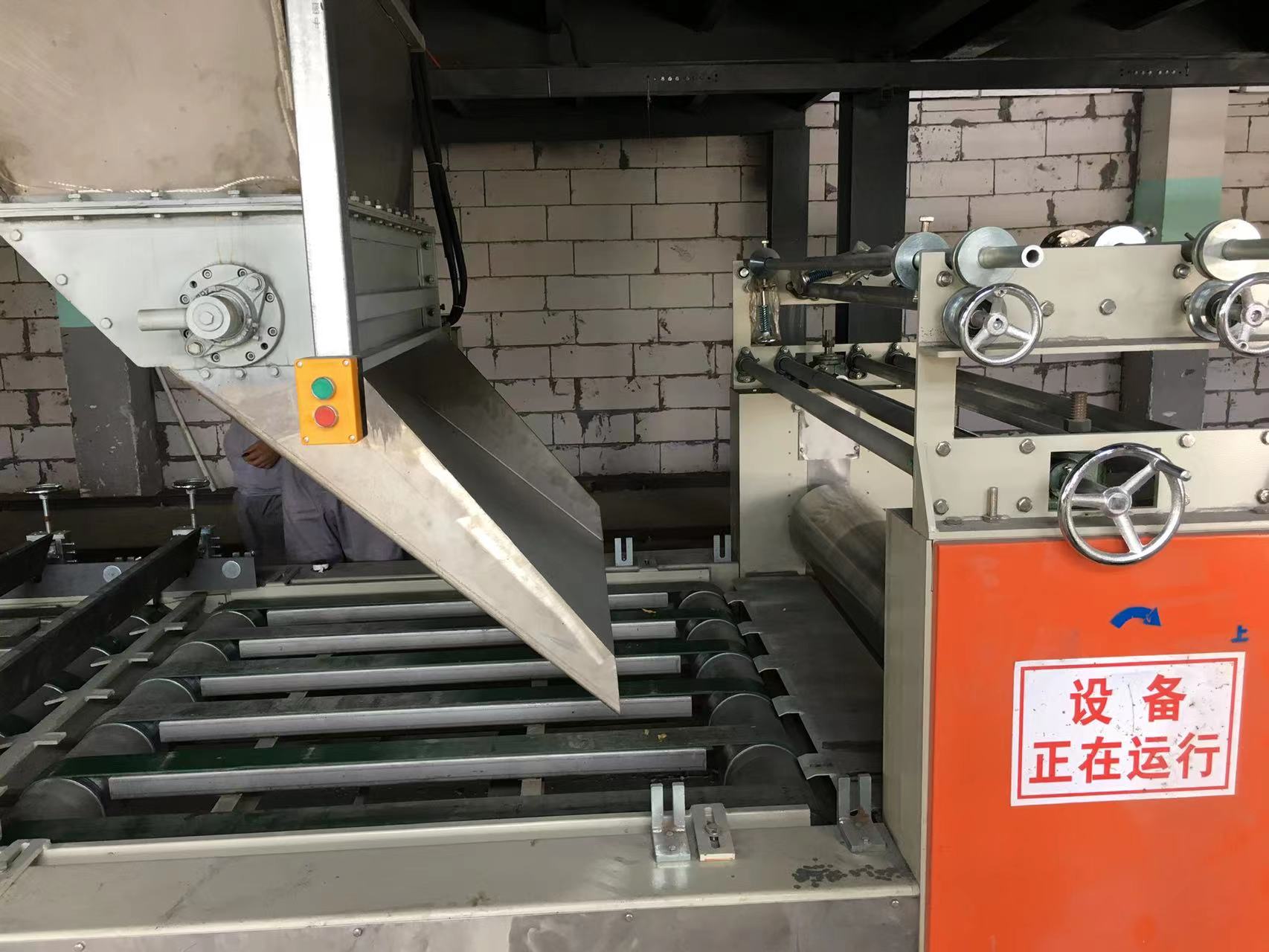Board cutting station within the production workshop