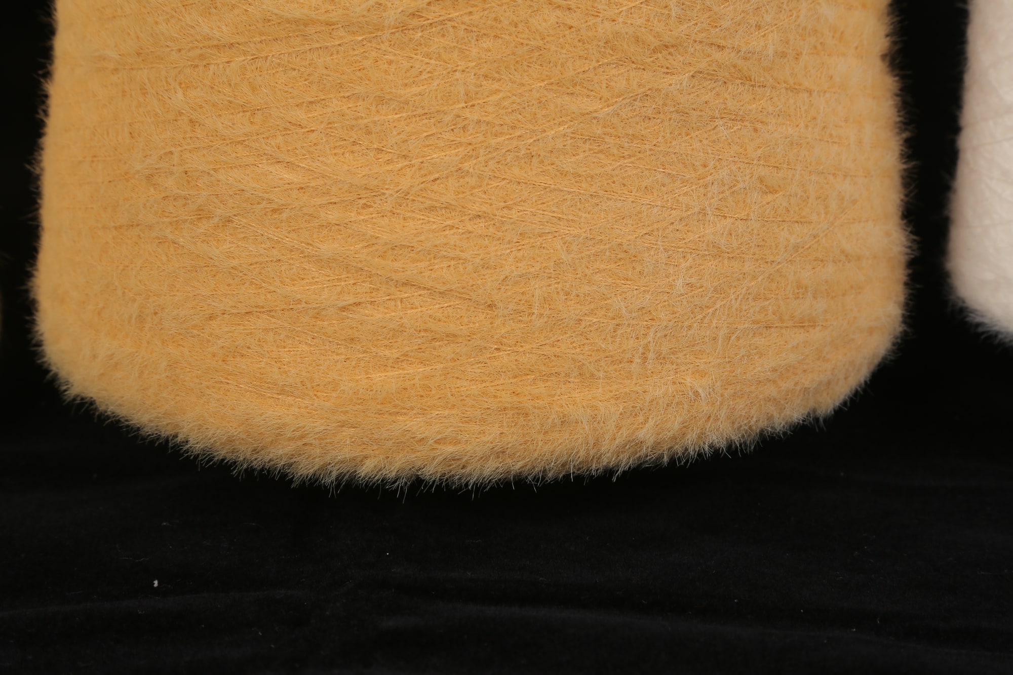 Feather Yarn, photograph 11