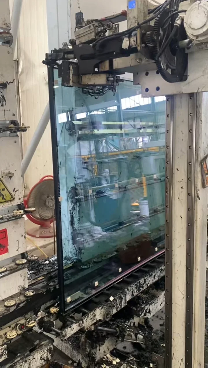 Jiangsu Yaoxing Safety Glass production workshop — factory photograph 12
