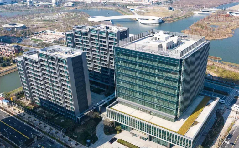 Shanghai Lingang New Area Plot 105 Financial Project — Facade Curtain Wall — view 1