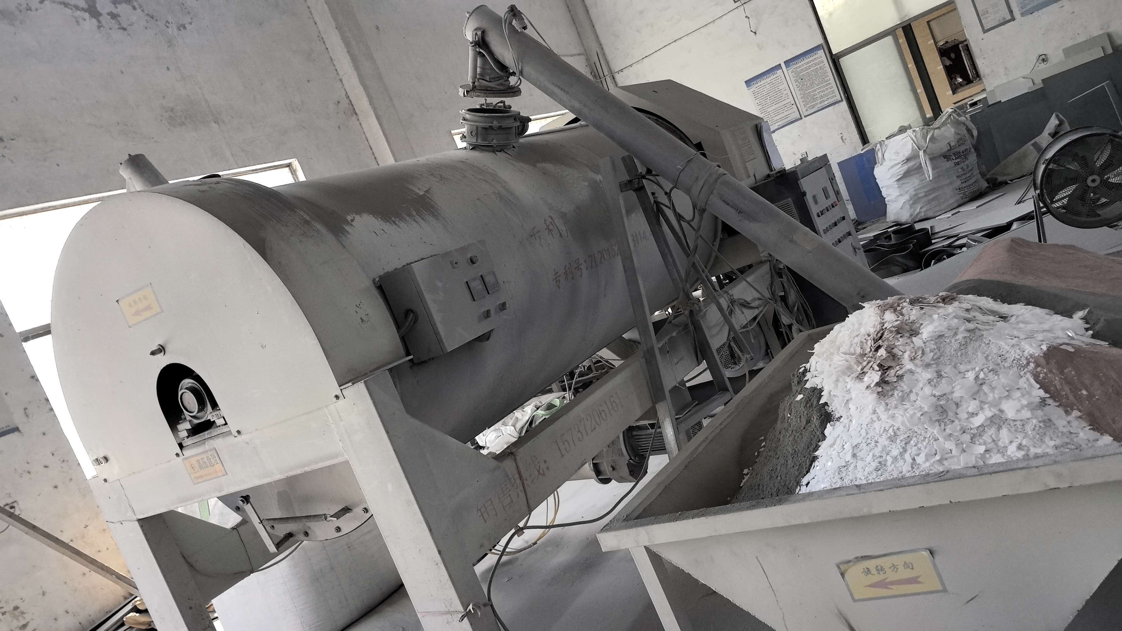Raw material mixing stage