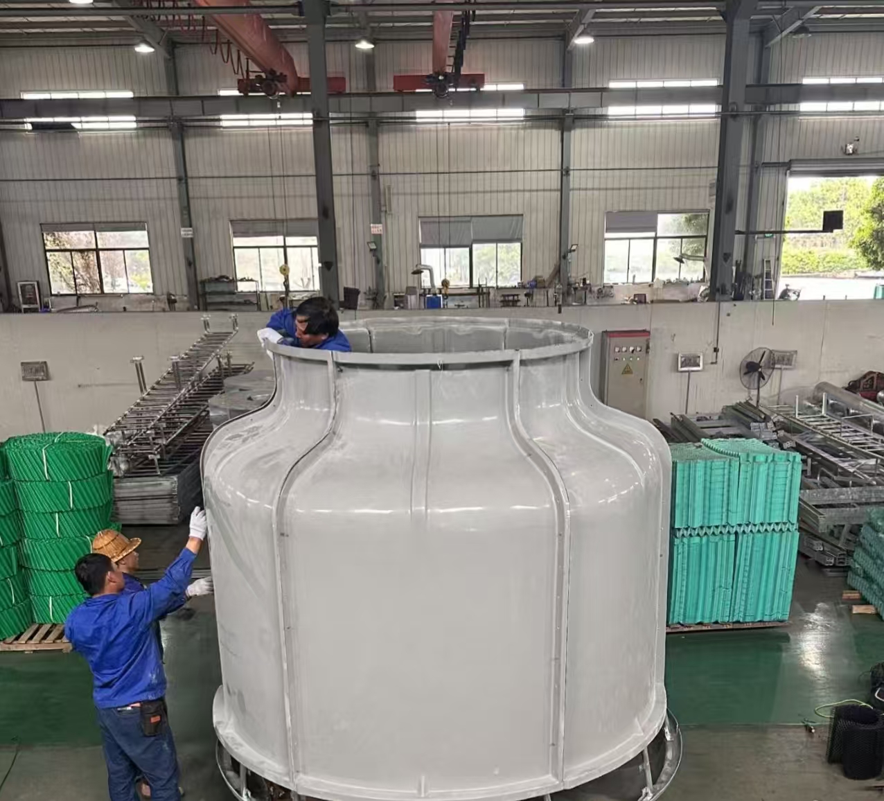 Assembly of a large cooling tower component