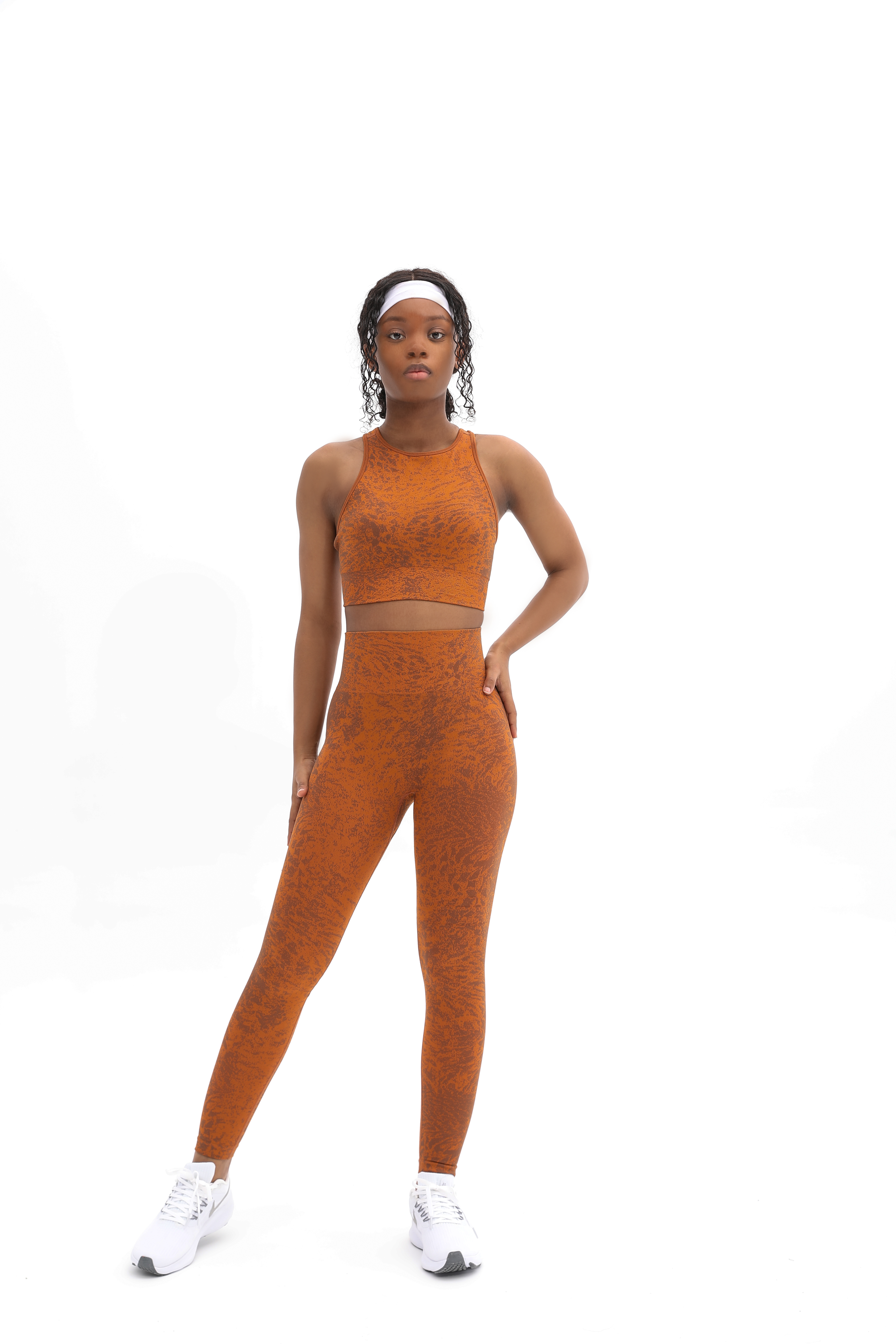 A23B233 Cross-Back Sports Bra and Leggings Set