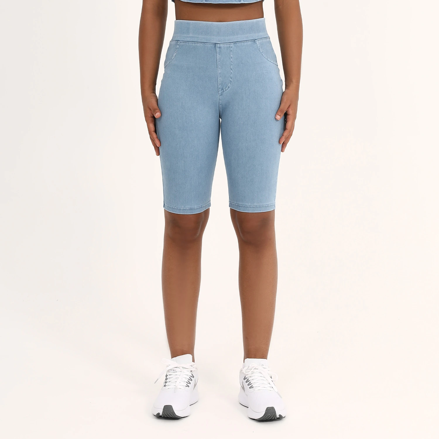 NZ7703 Denim-look knee-length fitted shorts