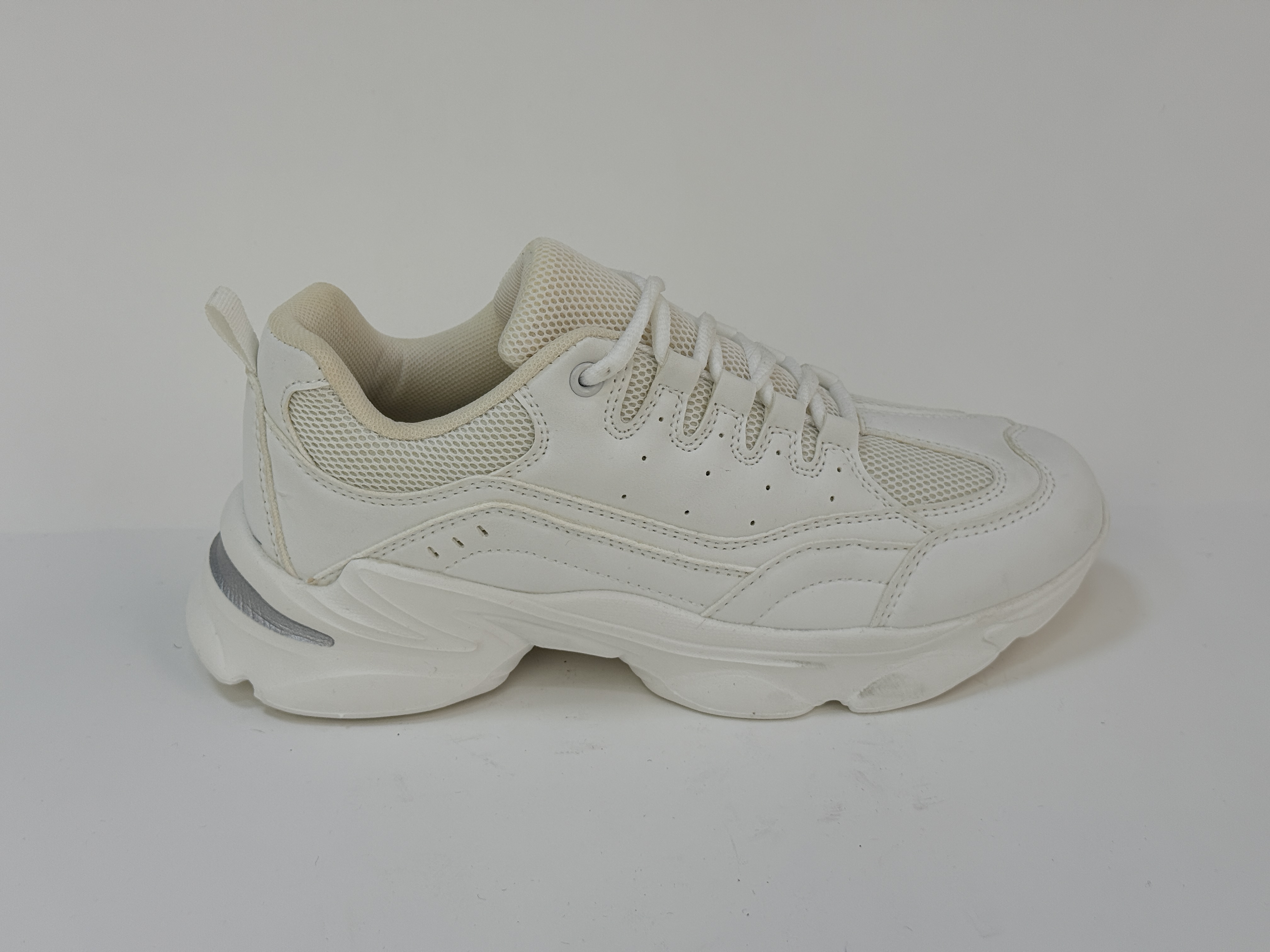 Women's White Casual Sports Shoes, customer-supplied catalogue photograph