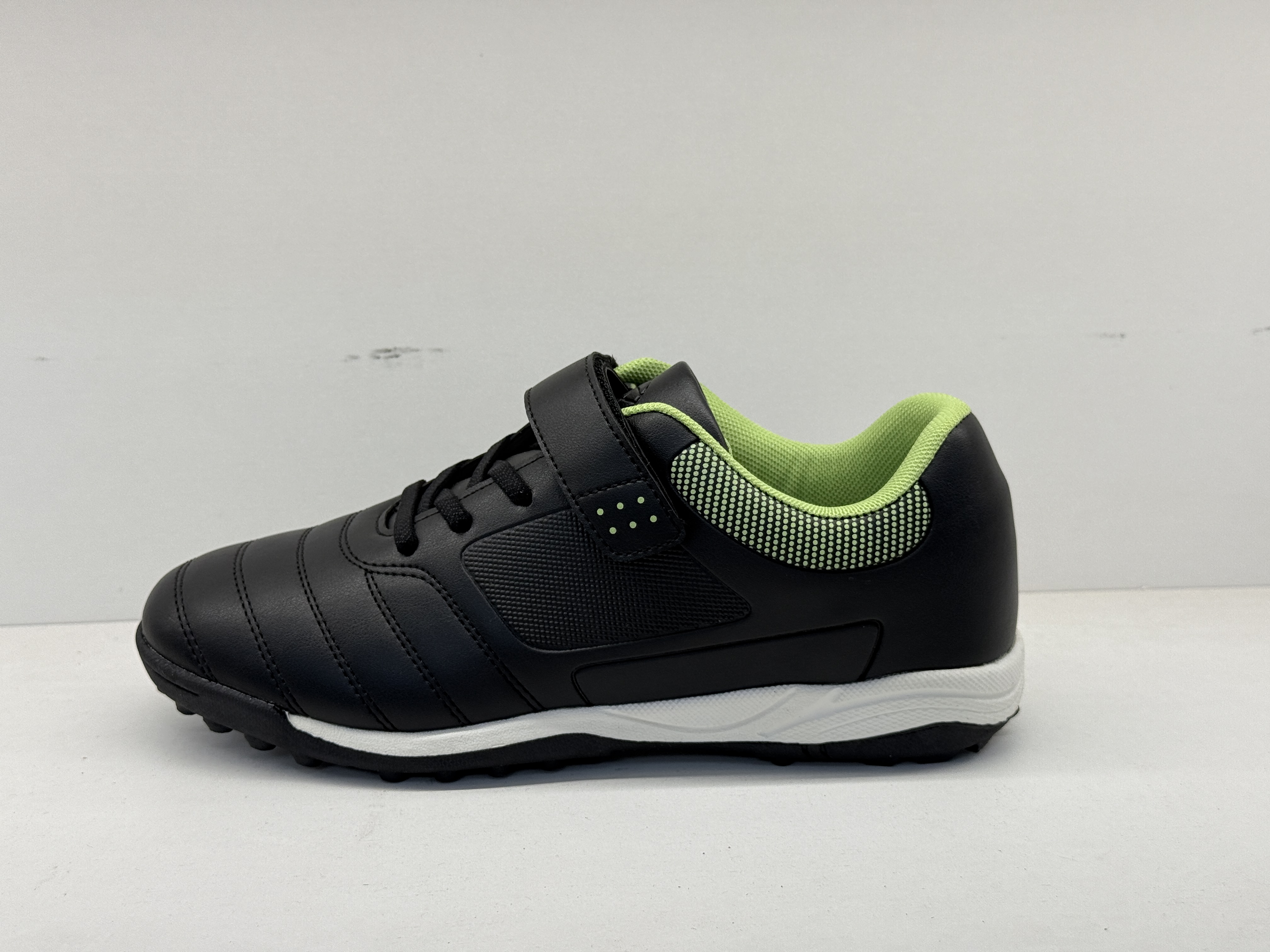 TPR Low-Cut PU Indoor Training Shoes, customer-supplied catalogue photograph