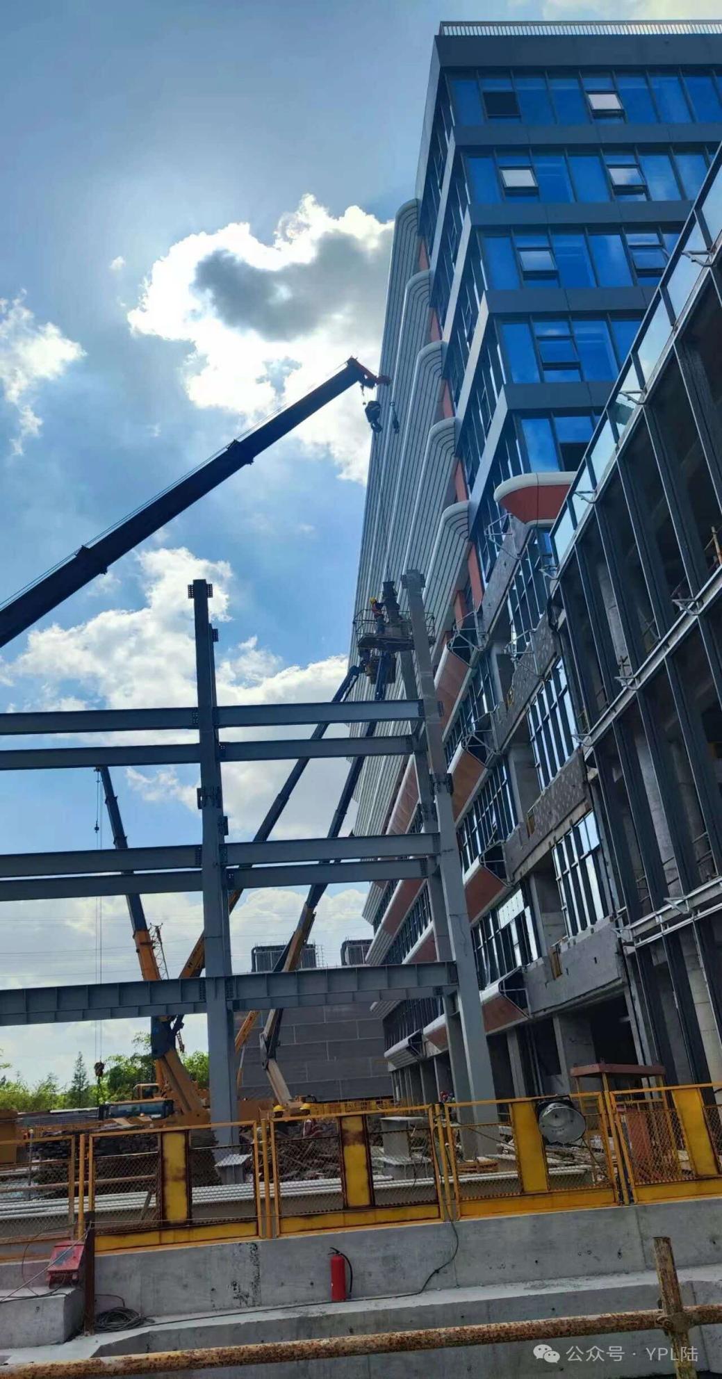 Steel structure work at the Shanghai Nengjiada Cable project