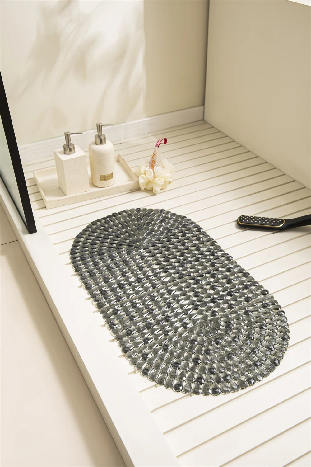 2025 New Popular PVC Non-Slip Eco-Friendly Modern Bathroom Mat with Massage and Geometric Pattern