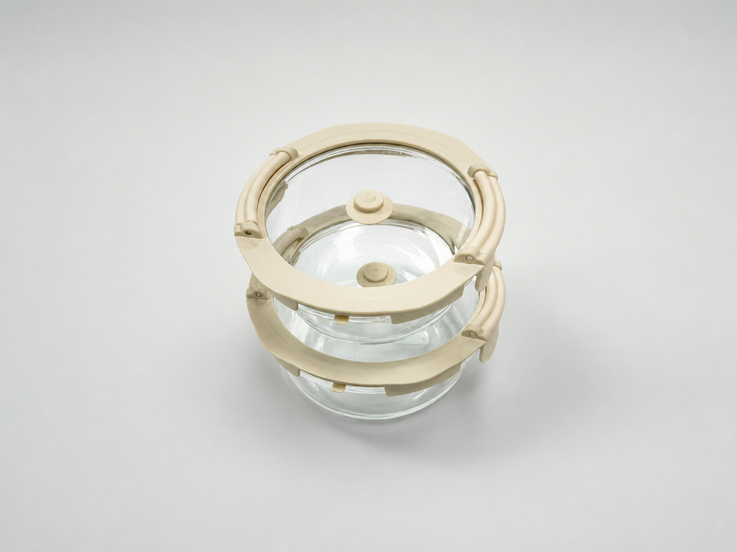 Two-Clip Round Silicone-and-Glass Vacuum Lid