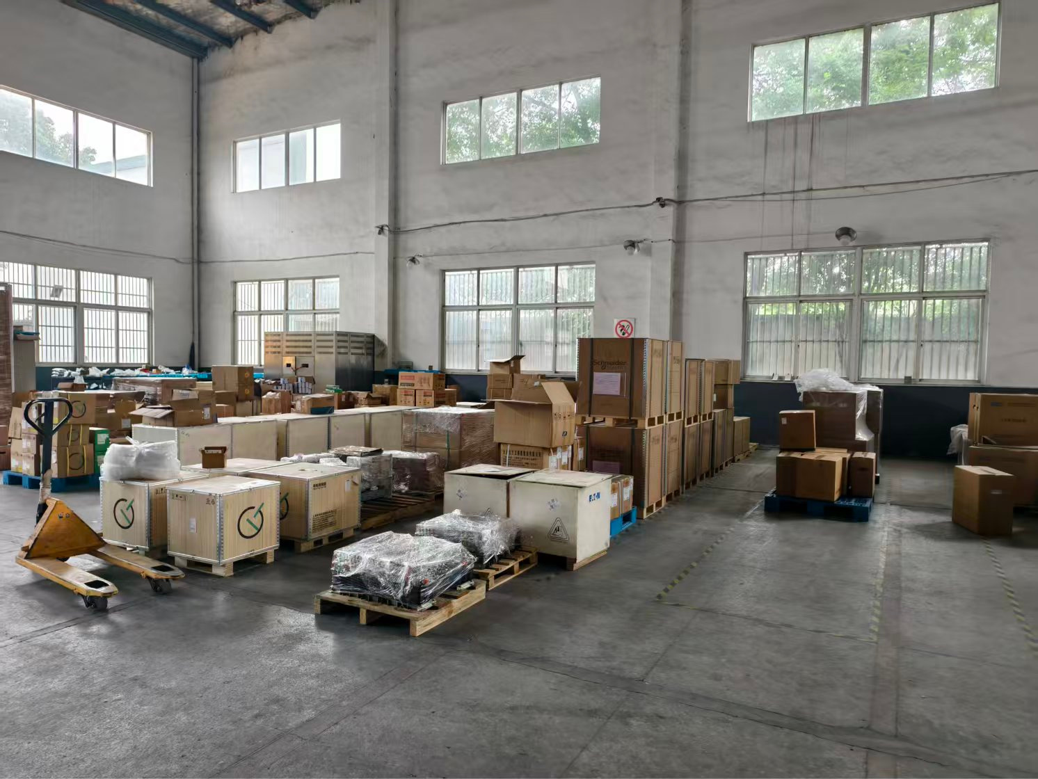 Customer-supplied company photograph 01