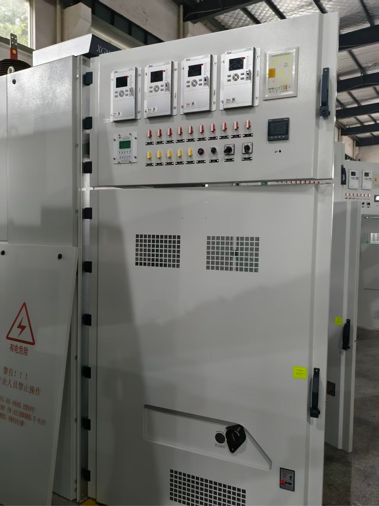 Customer-supplied company photograph 04