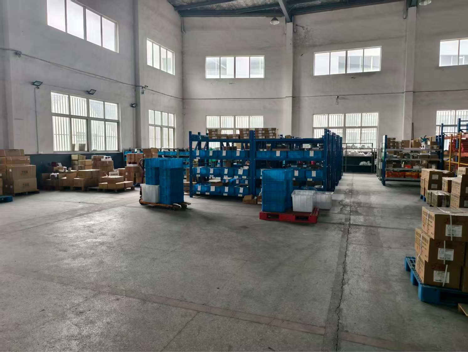 Customer-supplied company photograph 07